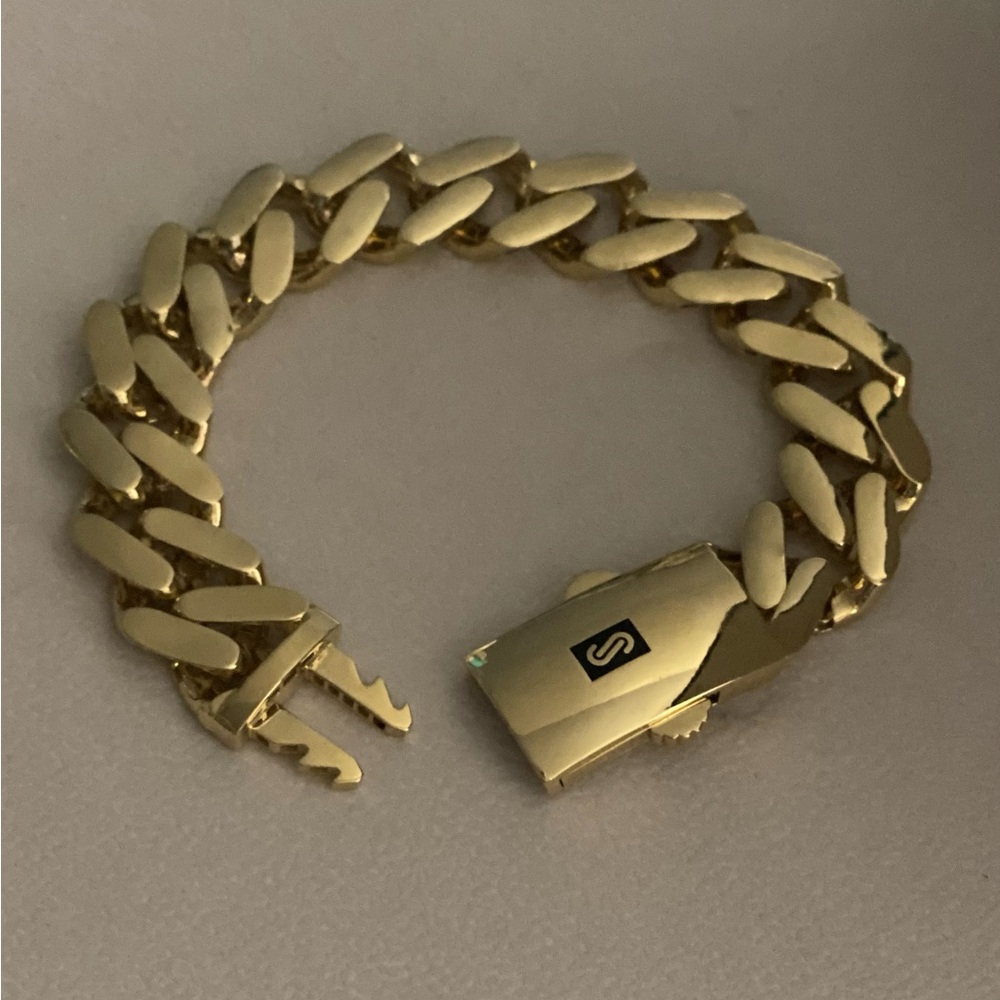 Real 18K Saudi Gold Bracelet with Secure Clasp